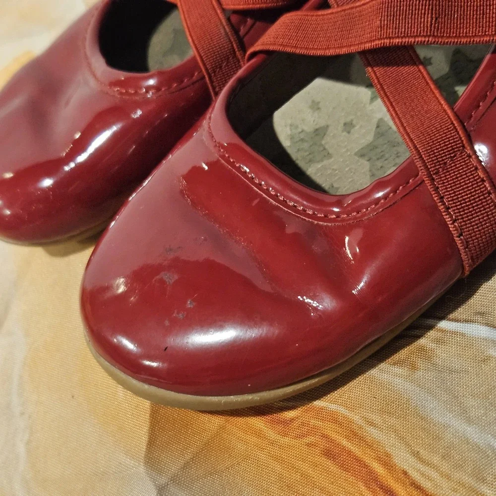 Livie & Luca Girls Red Patent Mary Jane Shoes Size 1 Youth Elastic Strap